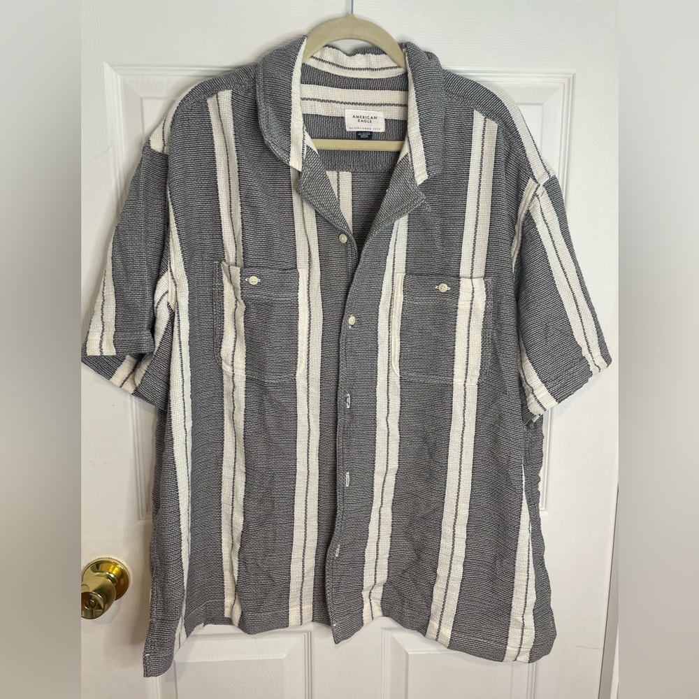 AMERICAN EAGLE - MENS BUTTON UP